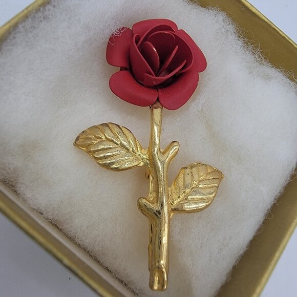 VINTAGE RED ROSE‎ GOLD TONE BROOCH PIN - Picture 2 of 3